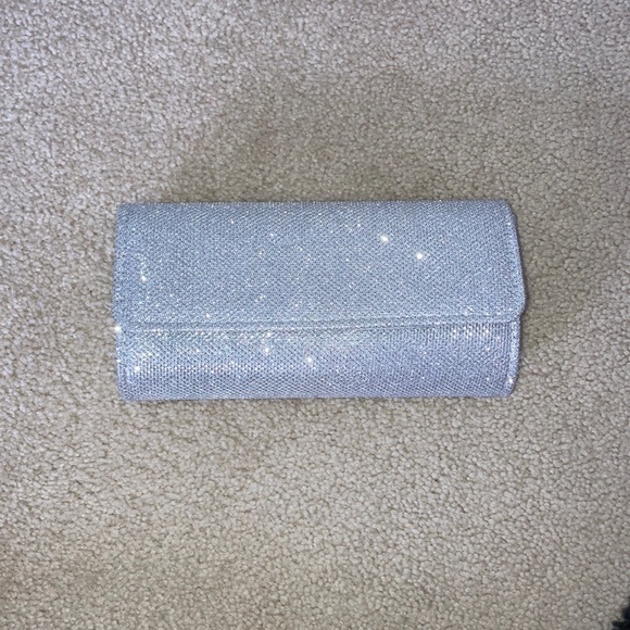 Handbags - Sparkly Silver Clutch